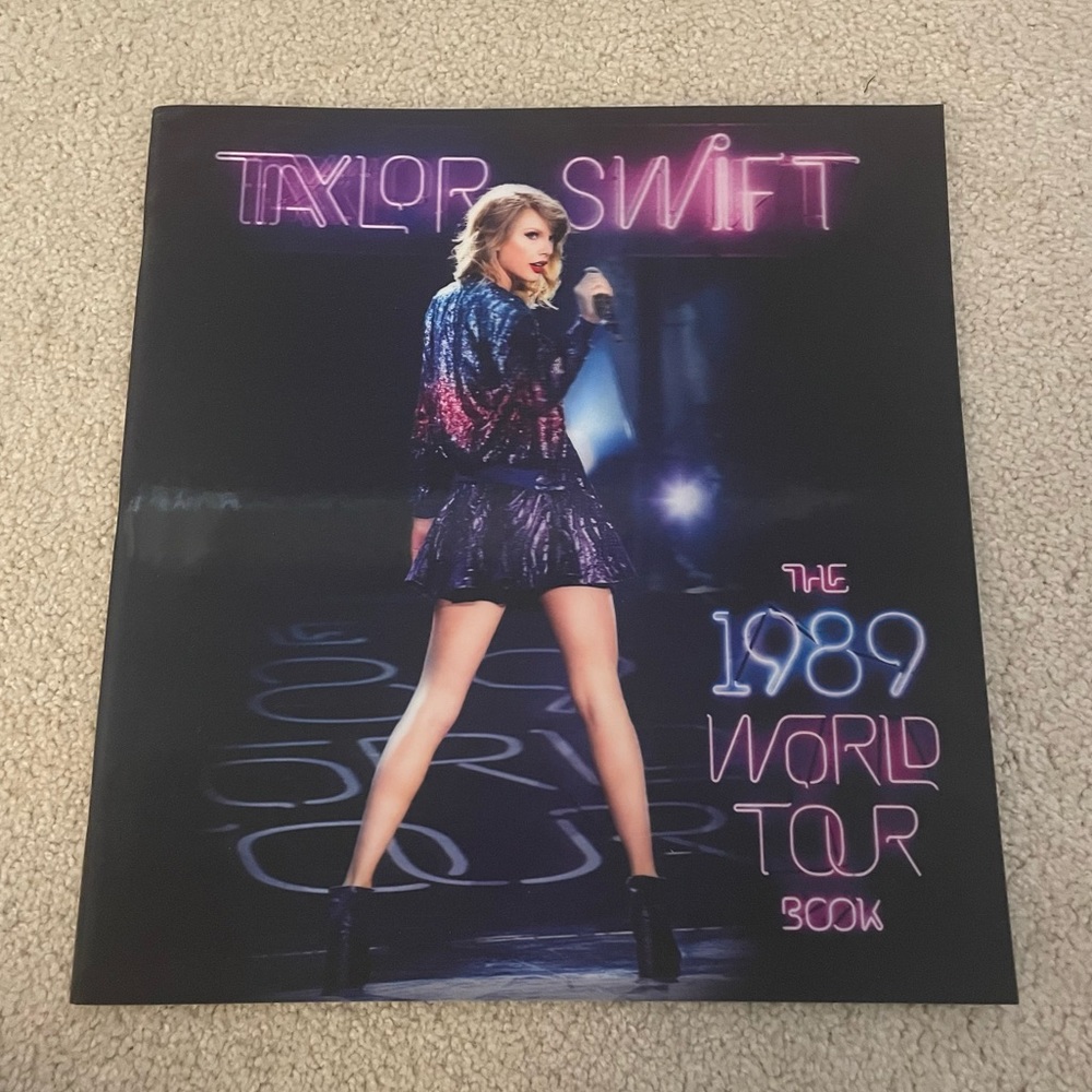 taylor swift 1989 world tour book